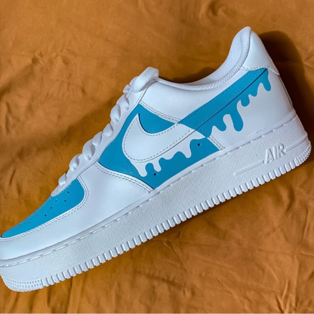 Nike Blue and White Sneakers with Dripping Design - Picture 2 of 2